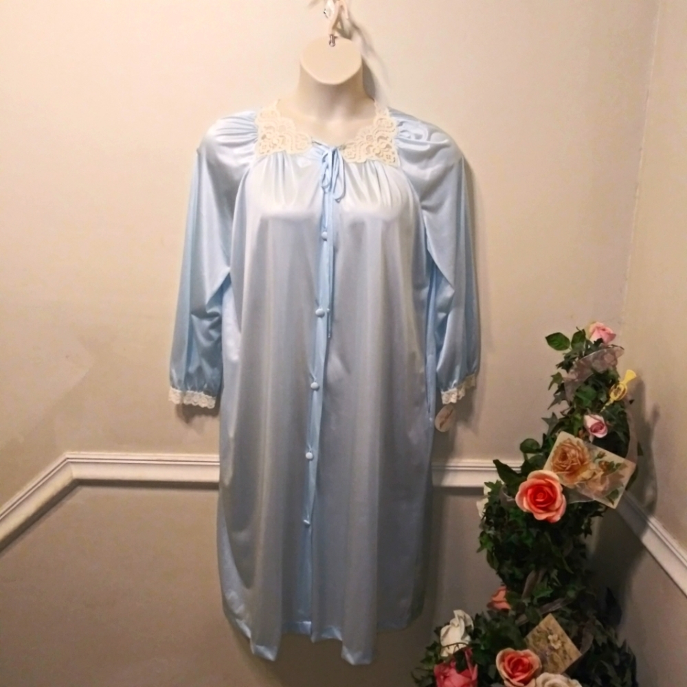 Vintage Miss Elaine Light Blue Nylon & Ivory Lace Button Front Robe